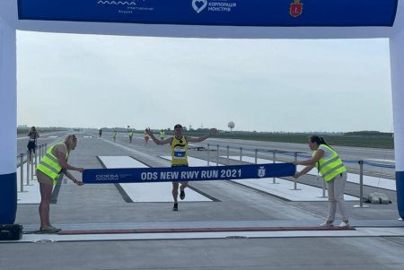Пятикилометровый забег на новой взлетке одесского аэропорта (фоторепортаж)