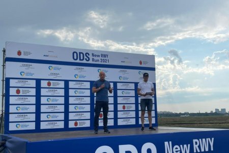 Пятикилометровый забег на новой взлетке одесского аэропорта (фоторепортаж)
