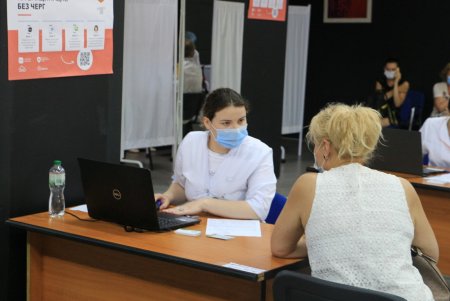 За день почти 3 тысячи горожан получили прививку против COVID-19 в одесских центрах массовой вакцинации (фото)