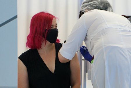 За день почти 3 тысячи горожан получили прививку против COVID-19 в одесских центрах массовой вакцинации (фото)