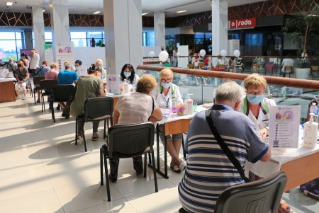 За день почти 3 тысячи горожан получили прививку против COVID-19 в одесских центрах массовой вакцинации (фото)