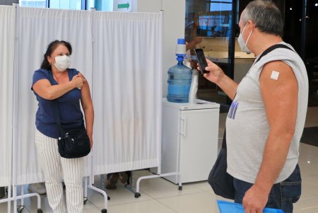 За день почти 3 тысячи горожан получили прививку против COVID-19 в одесских центрах массовой вакцинации (фото)