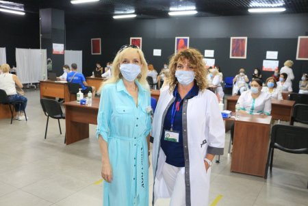 За день почти 3 тысячи горожан получили прививку против COVID-19 в одесских центрах массовой вакцинации (фото)