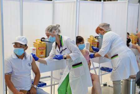 За день почти 3 тысячи горожан получили прививку против COVID-19 в одесских центрах массовой вакцинации (фото)