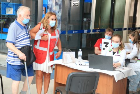 За день почти 3 тысячи горожан получили прививку против COVID-19 в одесских центрах массовой вакцинации (фото)