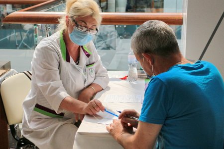 За день почти 3 тысячи горожан получили прививку против COVID-19 в одесских центрах массовой вакцинации (фото)