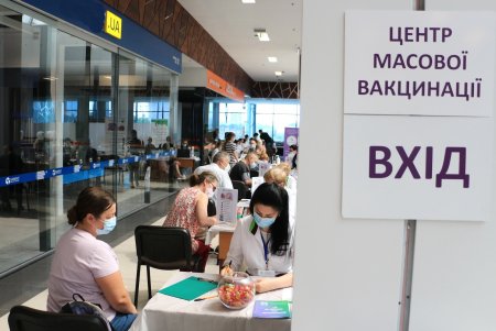За день почти 3 тысячи горожан получили прививку против COVID-19 в одесских центрах массовой вакцинации (фото)