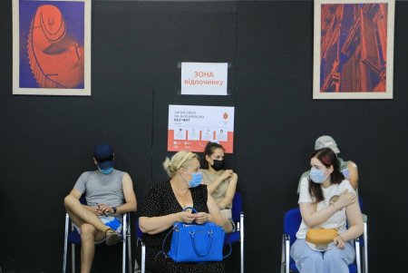 За день почти 3 тысячи горожан получили прививку против COVID-19 в одесских центрах массовой вакцинации (фото)