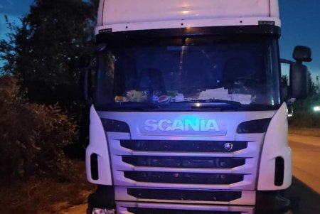 Одесские патрульные остановили два грузовика за нарушение дорожных правил: оба водителя оказались пьяны (фото)