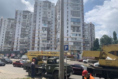 На Балковской заменили электроопору, поврежденную в результате ДТП (фото)