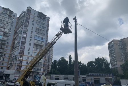 На Балковской заменили электроопору, поврежденную в результате ДТП (фото)