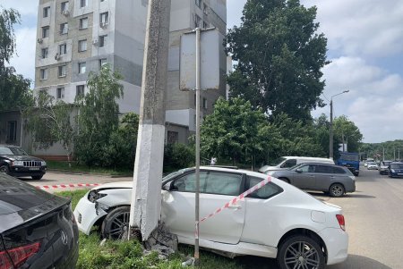 На Балковской заменили электроопору, поврежденную в результате ДТП (фото)