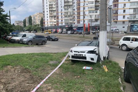 На Балковской заменили электроопору, поврежденную в результате ДТП (фото)