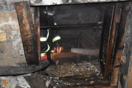 Поздно вечером тушили пожар в центре Одессы (фото)
