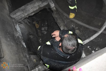 Поздно вечером тушили пожар в центре Одессы (фото)