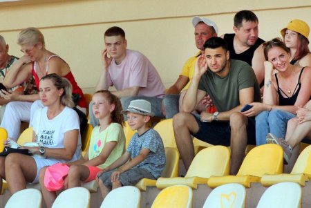 Конный спорт: зрелищные скачки на Одесском ипподроме (фоторепортаж)