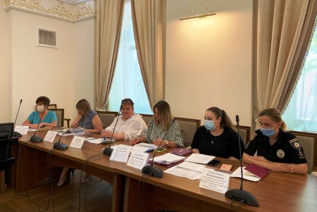 Домашнее насилие: в Одессе увеличат количество соцрекламы и обучат муниципальных психологов работе с пострадавшими детьми