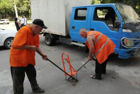 В Киевском районе демонтированы незаконно установленные юнипаркеры (фото)