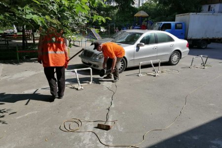В Киевском районе демонтированы незаконно установленные юнипаркеры (фото)