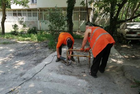 В Киевском районе демонтированы незаконно установленные юнипаркеры (фото)