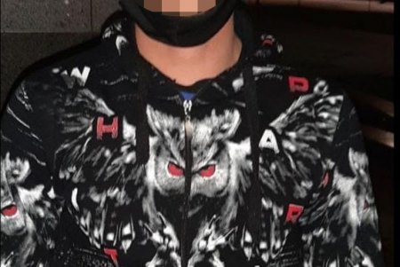 Ранее судимый за убийство одессит ударил ножом в грудь знакомого в Киеве (фото)