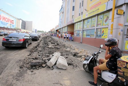 Ход капремонта улицы Екатерининской в районе «Привоза»  (фоторепортаж)
