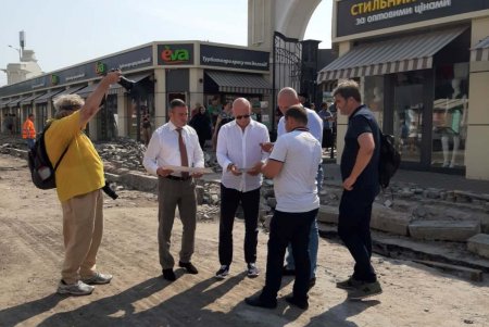 Островки безопасности, тротуары, выделенная полоса для общественного транспорта: на участке Екатерининской начались ремонтные работы (фото)