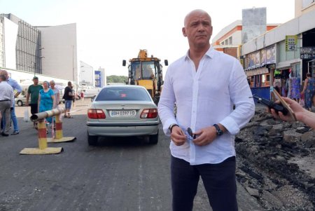 Островки безопасности, тротуары, выделенная полоса для общественного транспорта: на участке Екатерининской начались ремонтные работы (фото)