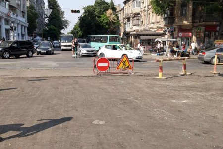 Островки безопасности, тротуары, выделенная полоса для общественного транспорта: на участке Екатерининской начались ремонтные работы (фото)