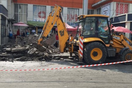 Островки безопасности, тротуары, выделенная полоса для общественного транспорта: на участке Екатерининской начались ремонтные работы (фото)