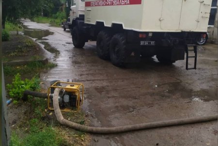 Поваленные деревья и подтопленные дома: последствия непогоды в Подольском районе (фото)