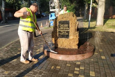 Уборка, помывка, подрезка, ремонт: одесские коммунальщики приводят в порядок улицы города (фото)