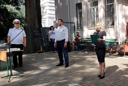 Школьники Малиновского района приняли Вахту памяти на Аллее Славы (фото)