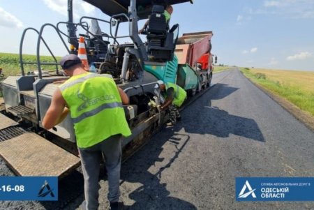 Возле села Виноградное Болградского района уложили еще два километра асфальтобетона (фото)