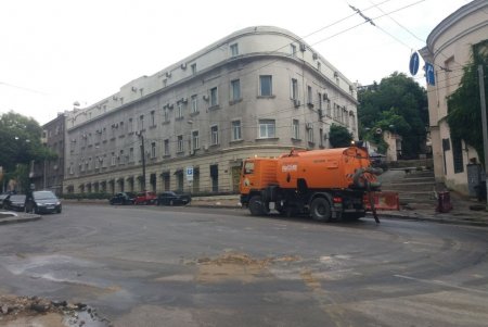 Одесса приходит в себя после обрушившейся стихии (фоторепортаж) 