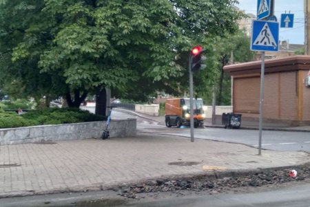 Одесса приходит в себя после обрушившейся стихии (фоторепортаж) 