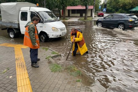 Одесса приходит в себя после обрушившейся стихии (фоторепортаж) 