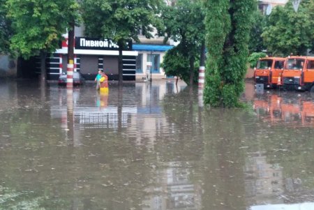 Одесса приходит в себя после обрушившейся стихии (фоторепортаж) 