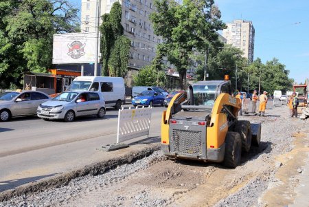 Ремонт улицы Черняховского: новое покрытие, карманы для транспорта, тактильная плитка и ограждения (фоторепортаж)