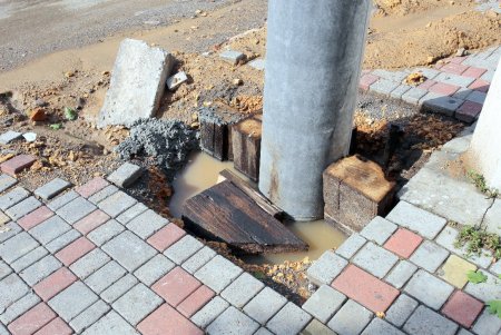 Ремонт улицы Черняховского: новое покрытие, карманы для транспорта, тактильная плитка и ограждения (фоторепортаж)