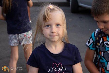 Спасатели на лодках и служебном автобусе помогли 27 харьковчанам, застрявшим из-за подтопления в Одессе, успеть на поезд (фото)