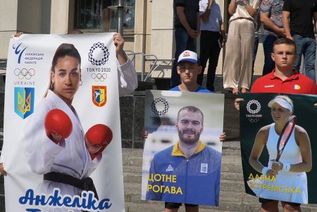 Возле здания ОГА подняли олимпийский флаг в честь старта игр в Токио (фото)