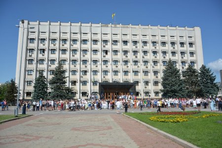 Возле здания ОГА подняли олимпийский флаг в честь старта игр в Токио (фото)