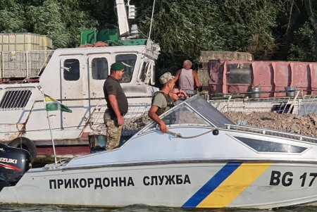 Пограничники обнаружили на Дунае нарушивший границу Украины румынский буксир с двумя баржами