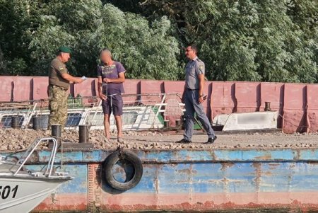 Пограничники обнаружили на Дунае нарушивший границу Украины румынский буксир с двумя баржами