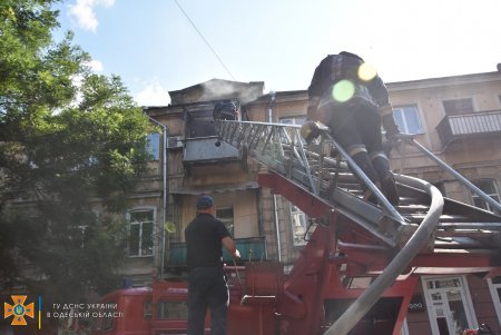 На Новосельского случился сильный пожар в квартире (видео, дополнено)