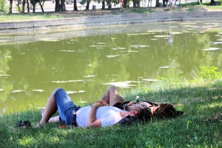 Жаркий воскресный день в Дюковском саду (фоторепортаж)