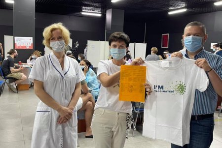 За два дня в одесских центрах массовой вакцинации прививки против COVID-19 сделали более 8800 человек (фото, видео)