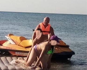 На «Ланжероне» с тонущего катамарана спасены дети (фото)