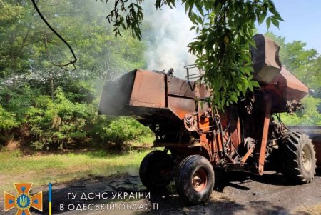 Из-за неисправности в селе Пасицелы загорелся комбайн, который удалось быстро потушить (фото)
